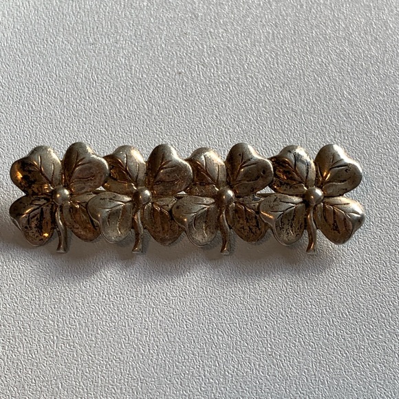 Vintage sterling signed Beau bar pin. Four leaf clovers or dogwoods. - Picture 5 of 7